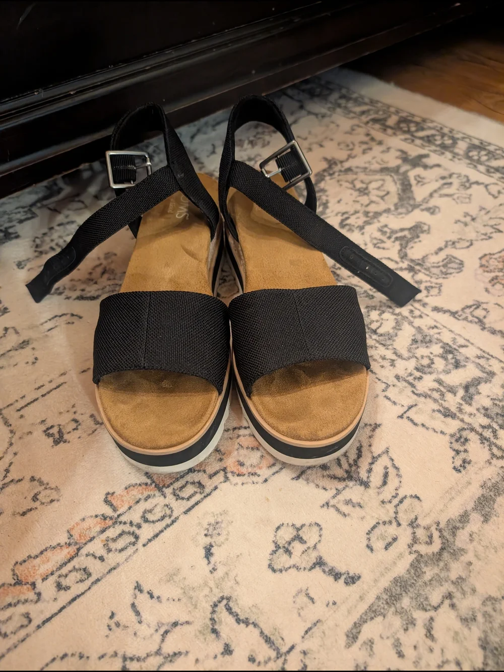 Toms stylish black